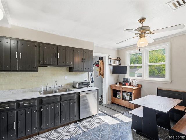 2733 Lovington Drive, Troy, MI 48083