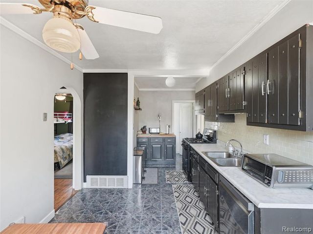 2733 Lovington Drive, Troy, MI 48083