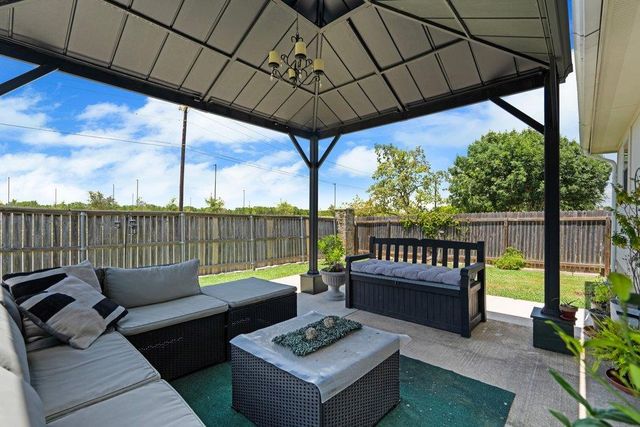 752 Atlantis, Kyle, TX 78640