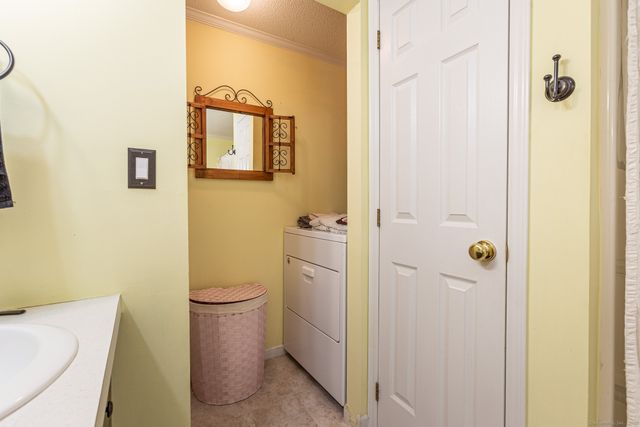 15 Sioux Road, East Hartford, CT 06118