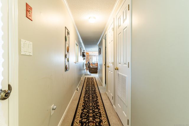 15 Sioux Road, East Hartford, CT 06118