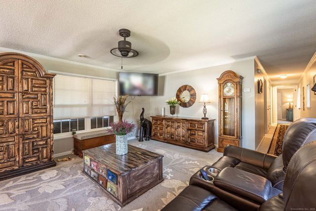 15 Sioux Road, East Hartford, CT 06118