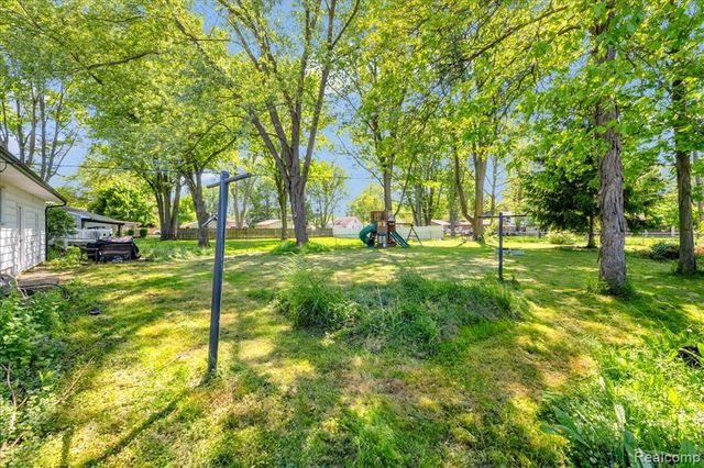 39401 Long Street, Harrison Twp, MI 48045