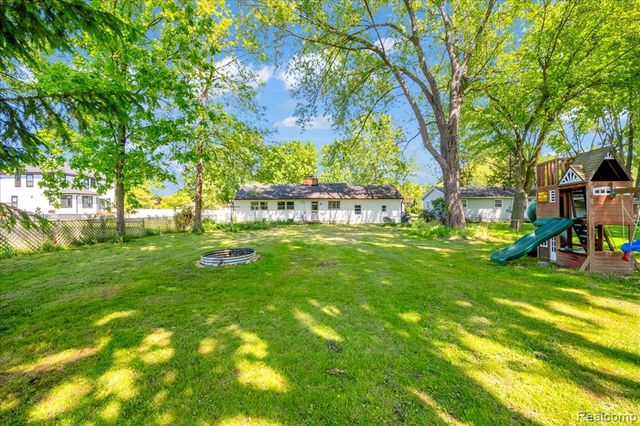 39401 Long Street, Harrison Twp, MI 48045