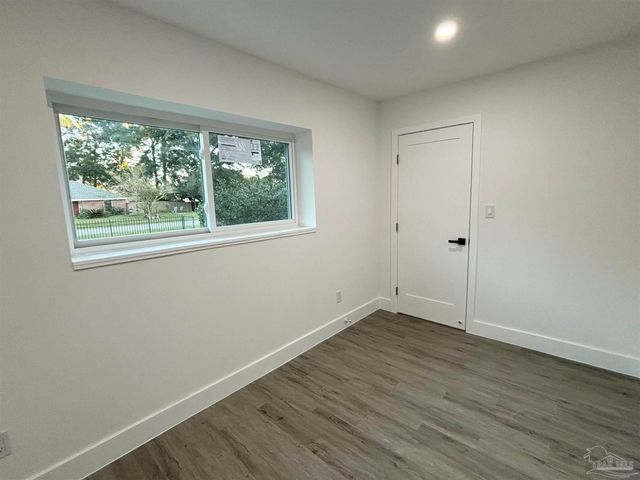 4731 Live Oak Ln, Pace, FL 32571