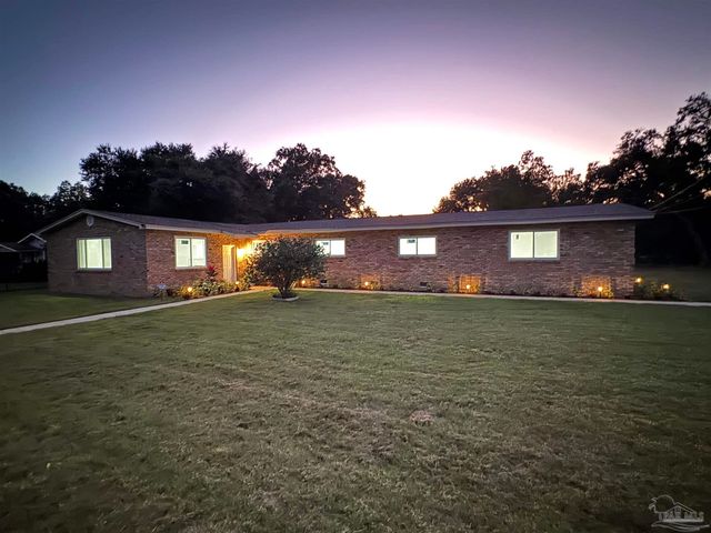 4731 Live Oak Ln, Pace, FL 32571