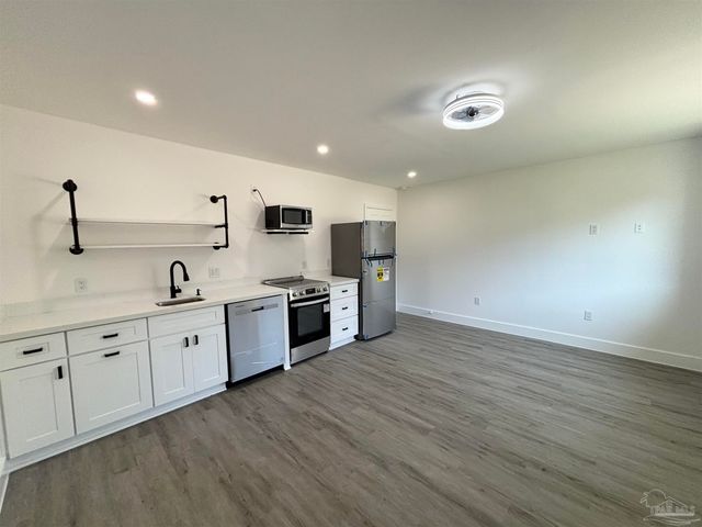 4731 Live Oak Ln, Pace, FL 32571