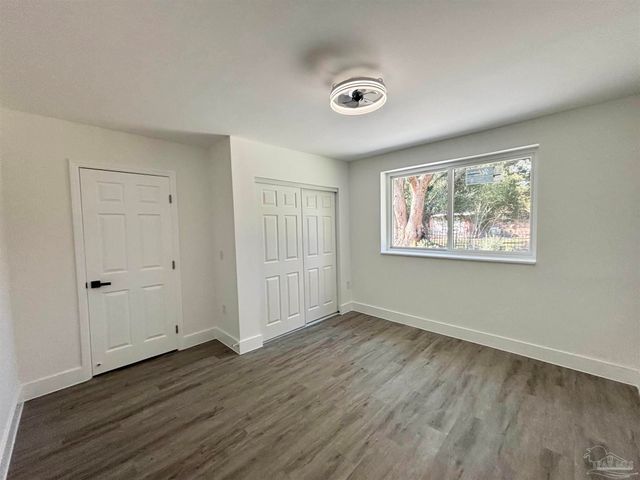 4731 Live Oak Ln, Pace, FL 32571