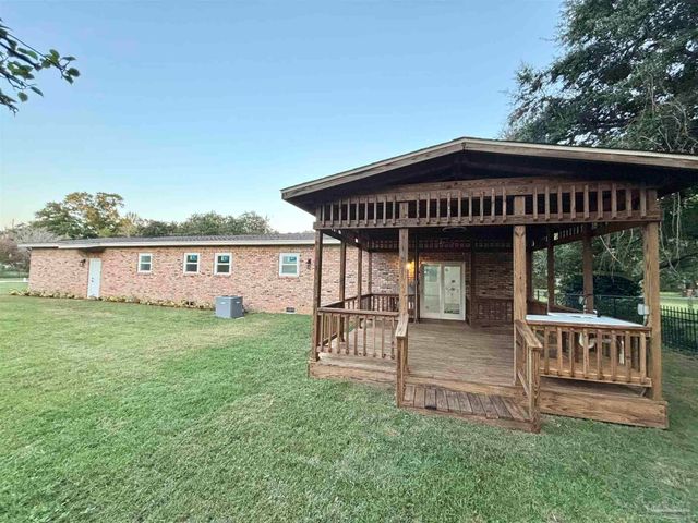 4731 Live Oak Ln, Pace, FL 32571