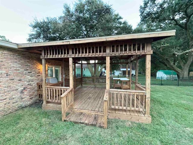 4731 Live Oak Ln, Pace, FL 32571