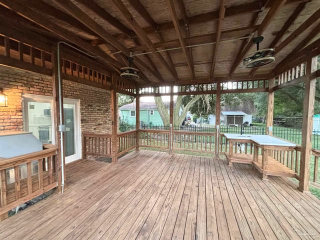 4731 Live Oak Ln, Pace, FL 32571