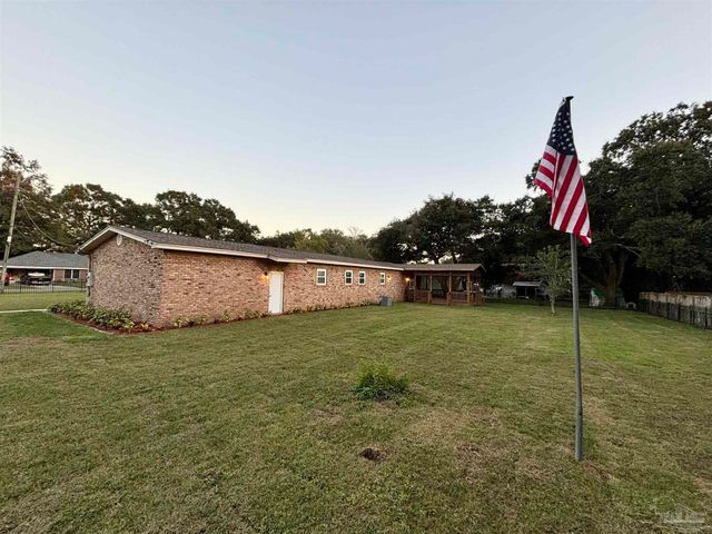 4731 Live Oak Ln, Pace, FL 32571