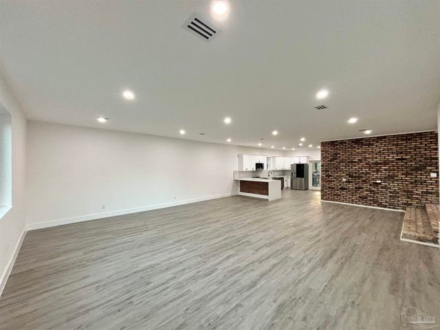 4731 Live Oak Ln, Pace, FL 32571