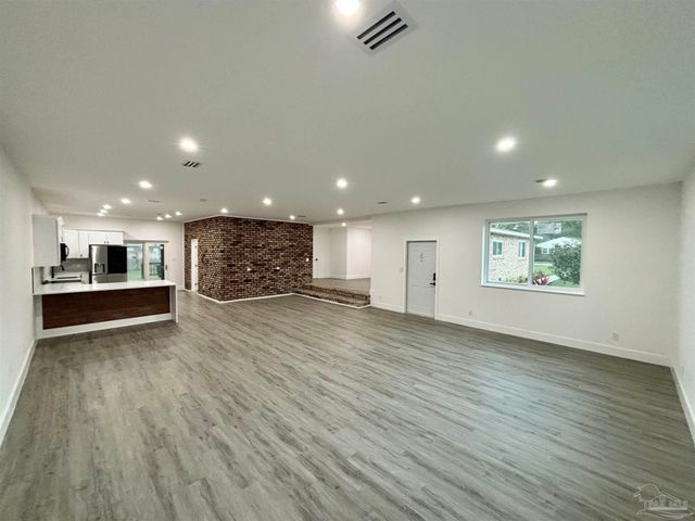 4731 Live Oak Ln, Pace, FL 32571