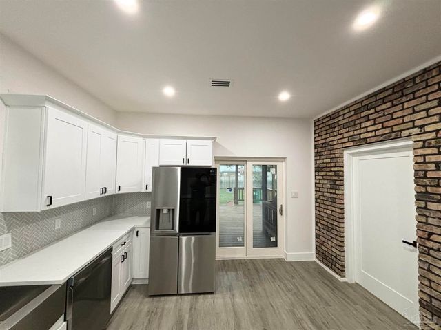 4731 Live Oak Ln, Pace, FL 32571