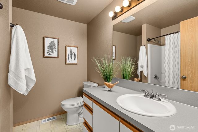 9024 Applegate Loop SW, Rochester, WA 98579