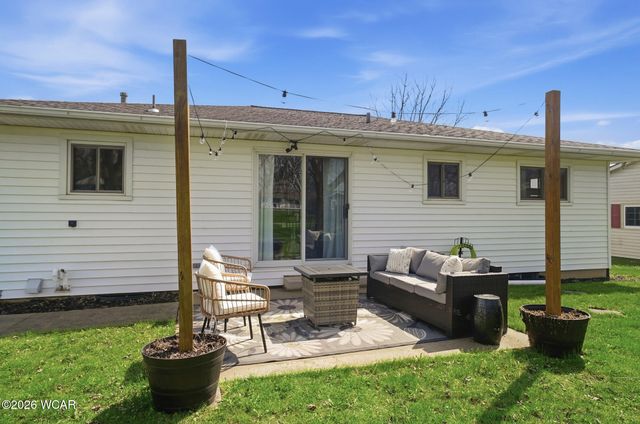 815 N Blackhoof Street, Wapakoneta, OH 45895