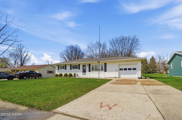 815 N Blackhoof Street, Wapakoneta, OH 45895