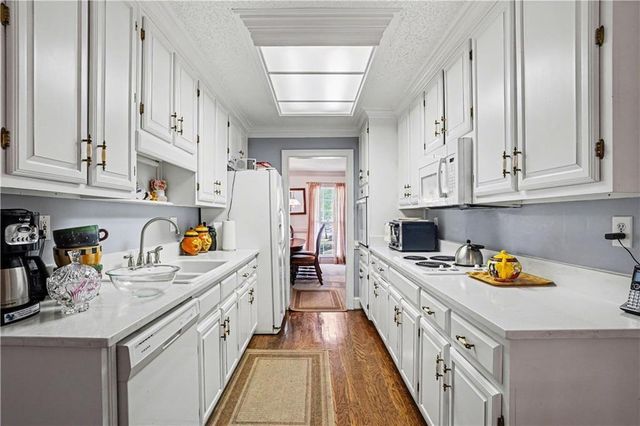 1329 Saxony Drive SE, Conyers, GA 30013