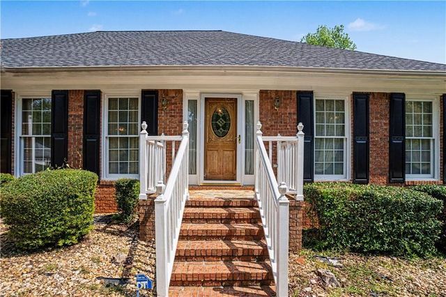 1329 Saxony Drive SE, Conyers, GA 30013