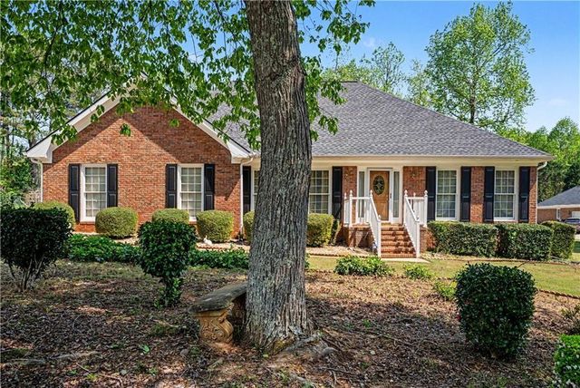 1329 Saxony Drive SE, Conyers, GA 30013