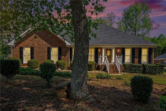 1329 Saxony Drive SE, Conyers, GA 30013