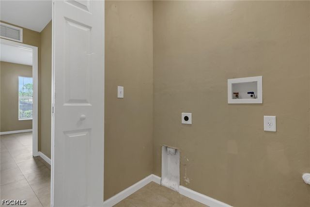 325 NE 30th TER, Cape Coral, FL 33909