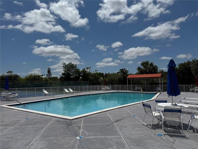 7010 NW 186th St 5-418, Hialeah, FL 33015