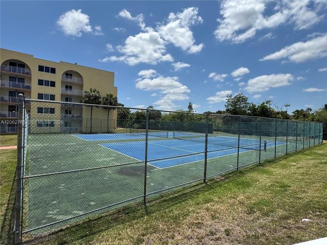 7010 NW 186th St 5-418, Hialeah, FL 33015