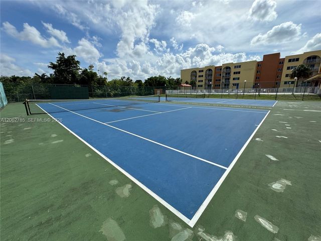 7010 NW 186th St 5-418, Hialeah, FL 33015