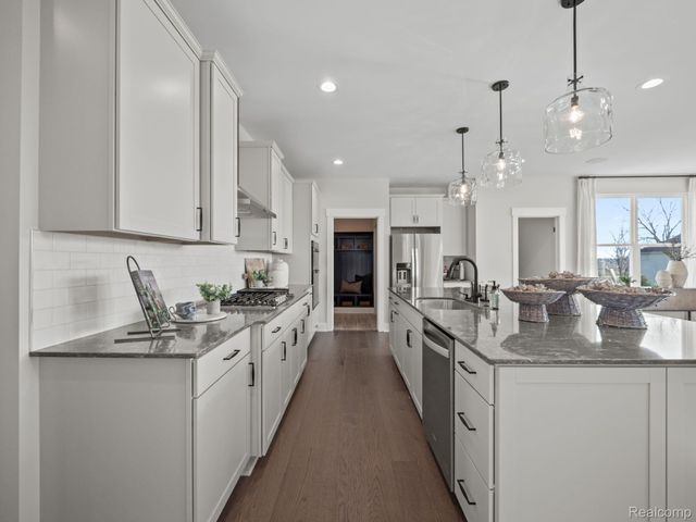 2920 Enclave Drive, Oakland Charter Township, MI 48363