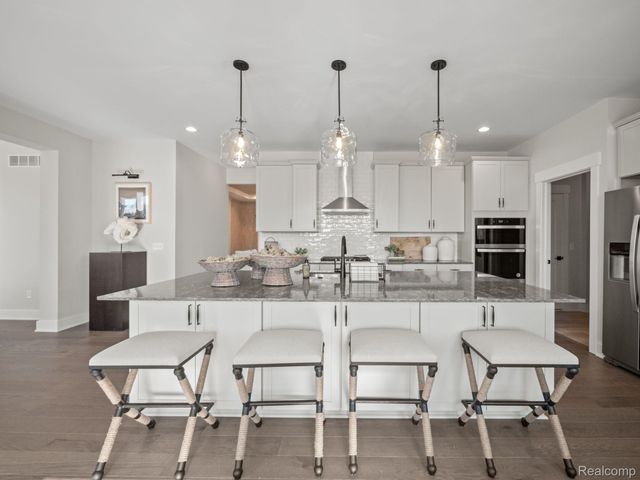 2920 Enclave Drive, Oakland Charter Township, MI 48363