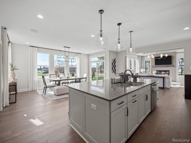 2920 Enclave Drive, Oakland Charter Township, MI 48363