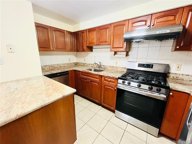 6434 Grand Central Parkway 2B, Forest Hills, NY 11375