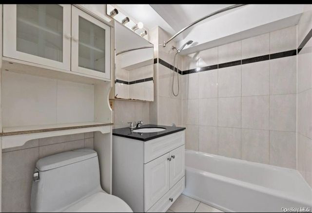6434 Grand Central Parkway 2B, Forest Hills, NY 11375