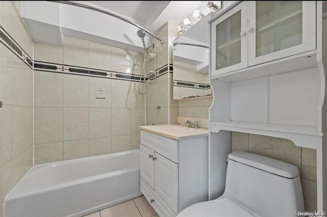6434 Grand Central Parkway 2B, Forest Hills, NY 11375