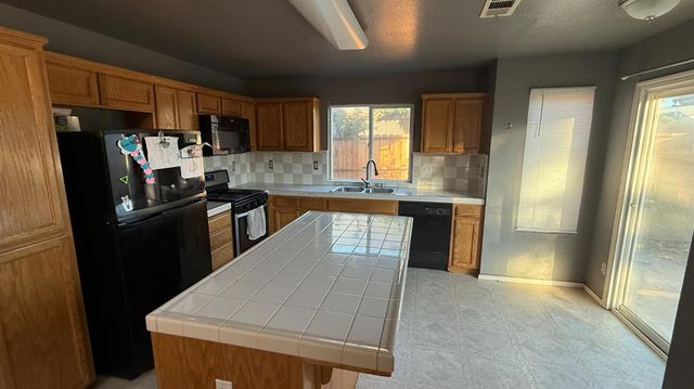 1776 Toiyabe Ln, Stockton, CA 95206