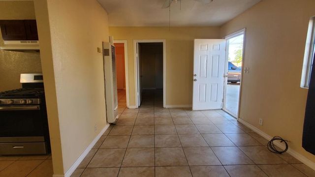 11985 Chamberlaine Way, Adelanto, CA 92301