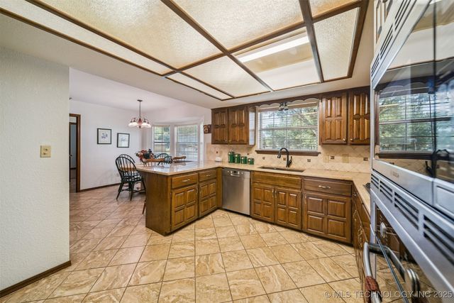 731 Kingfisher Road, Catoosa, OK 74015