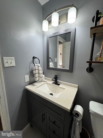 19 N CENTRAL AVE, Sicklerville, NJ 08081