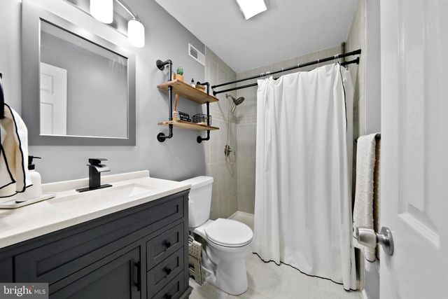 19 N CENTRAL AVE, Sicklerville, NJ 08081