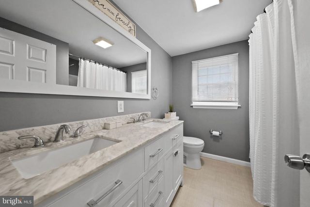 19 N CENTRAL AVE, Sicklerville, NJ 08081