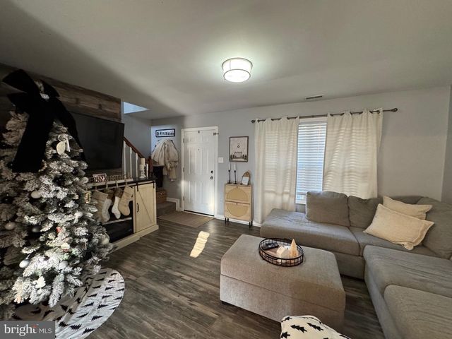 19 N CENTRAL AVE, Sicklerville, NJ 08081