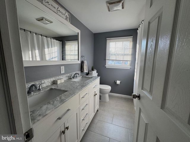 19 N CENTRAL AVE, Sicklerville, NJ 08081