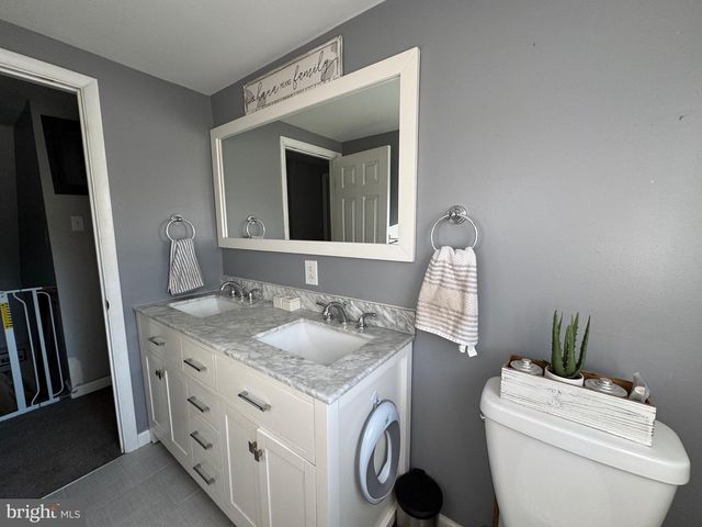 19 N CENTRAL AVE, Sicklerville, NJ 08081