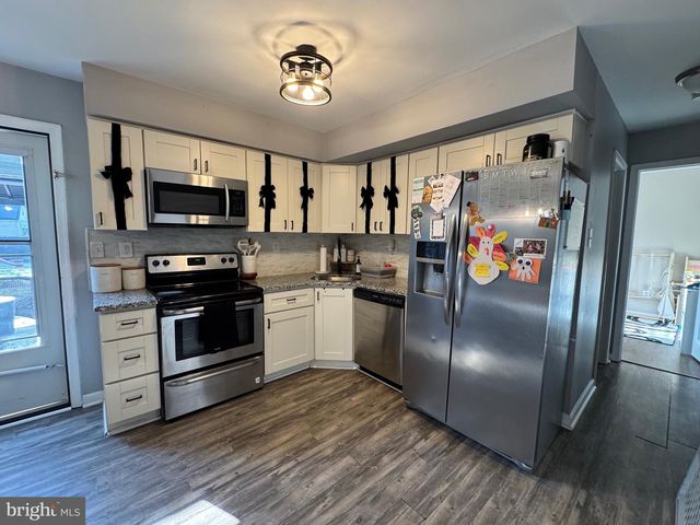 19 N CENTRAL AVE, Sicklerville, NJ 08081