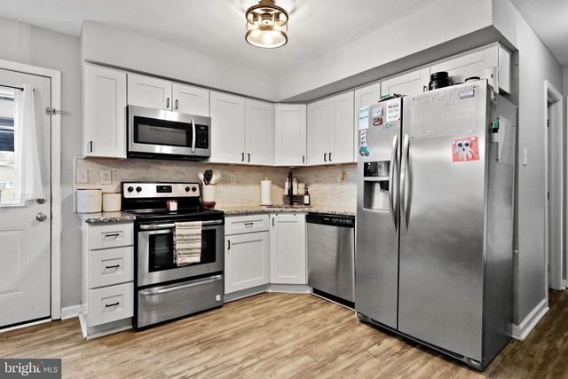 19 N CENTRAL AVE, Sicklerville, NJ 08081