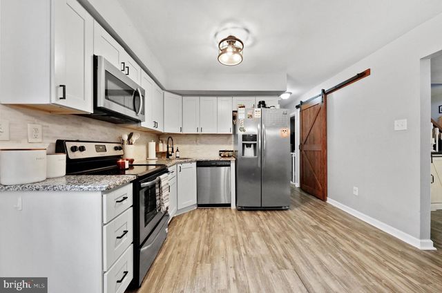 19 N CENTRAL AVE, Sicklerville, NJ 08081