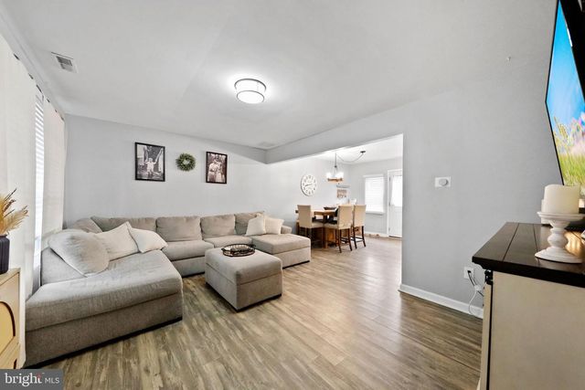 19 N CENTRAL AVE, Sicklerville, NJ 08081