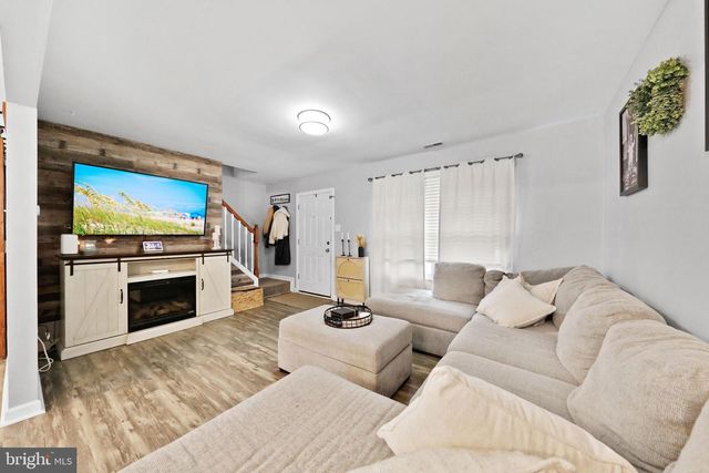 19 N CENTRAL AVE, Sicklerville, NJ 08081